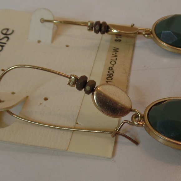 Carol Dauplaise NEW Ear Rings On Card Green Faux Stones Goldtone Hardware - Picture 5 of 7